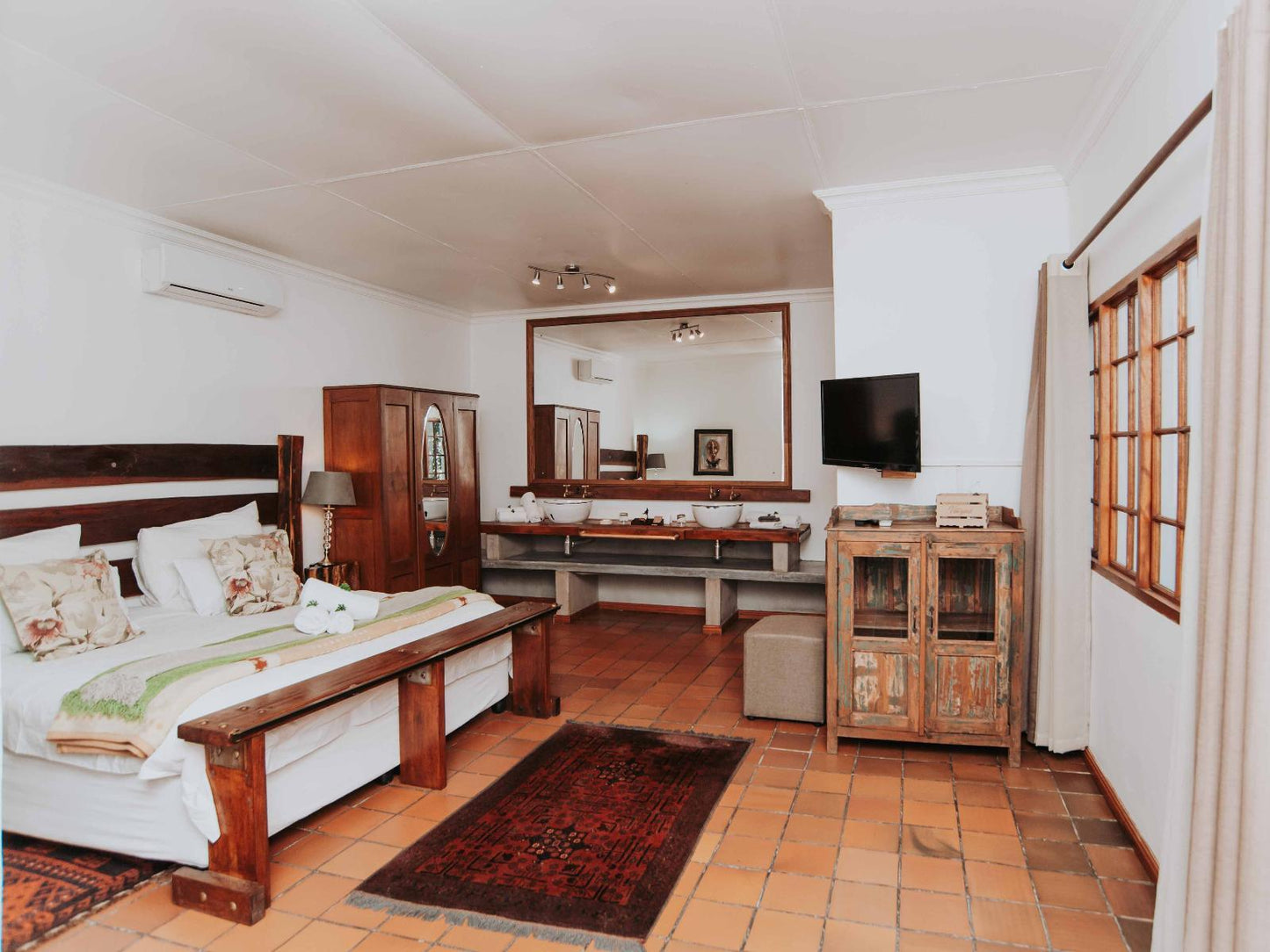 Luxury Suite 4 - Muscadel Non Smoking @ African Vineyard Guest House & Wellness Spa