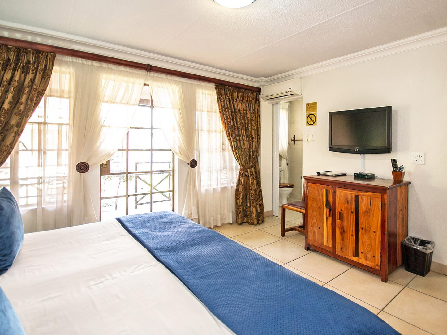 Luxury Double Room @ Afrique Boutique Hotel