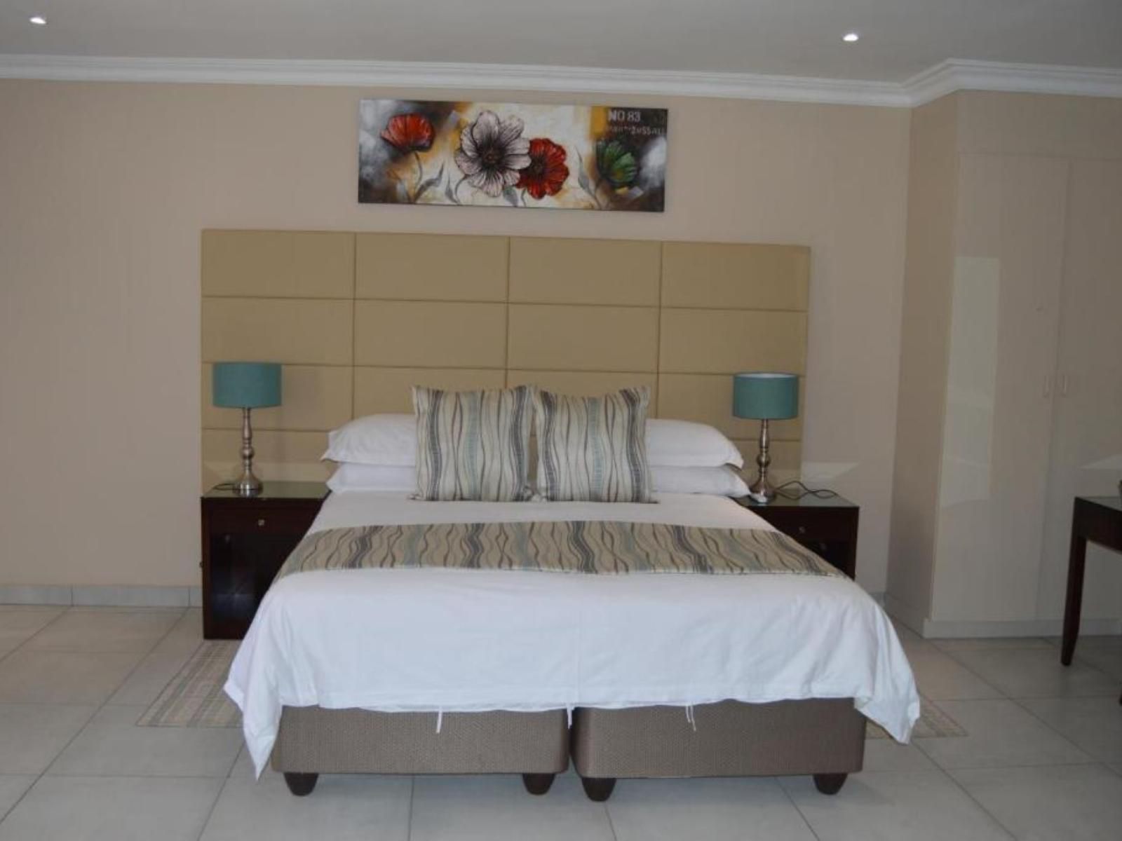 Airport Gardens Boutique Hotel, DeLuxe Double Room, Bedroom