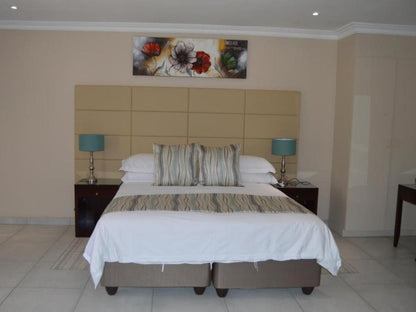 Airport Gardens Boutique Hotel, DeLuxe Double Room, Bedroom