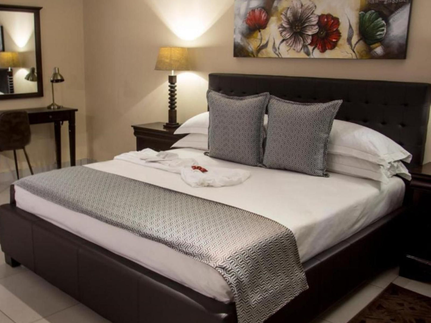 Airport Gardens Boutique Hotel, DeLuxe Twin Room, Bedroom