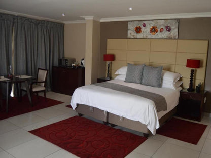 Airport Gardens Boutique Hotel, Executive Room, Bedroom