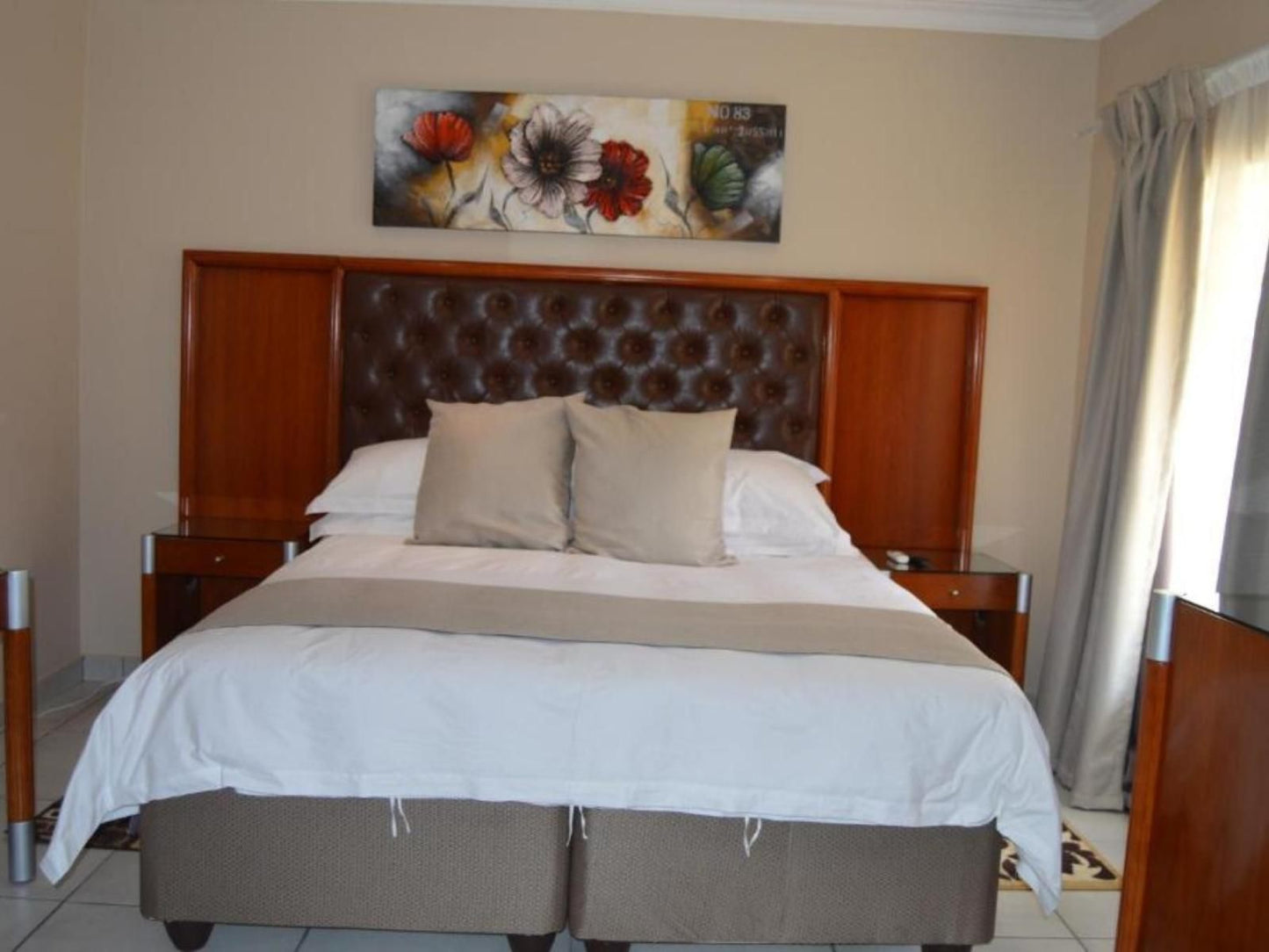 Airport Gardens Boutique Hotel, Family Room - Self Catering, Bedroom