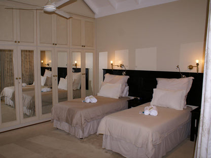 Twin Bed Room @ Albion Manor
