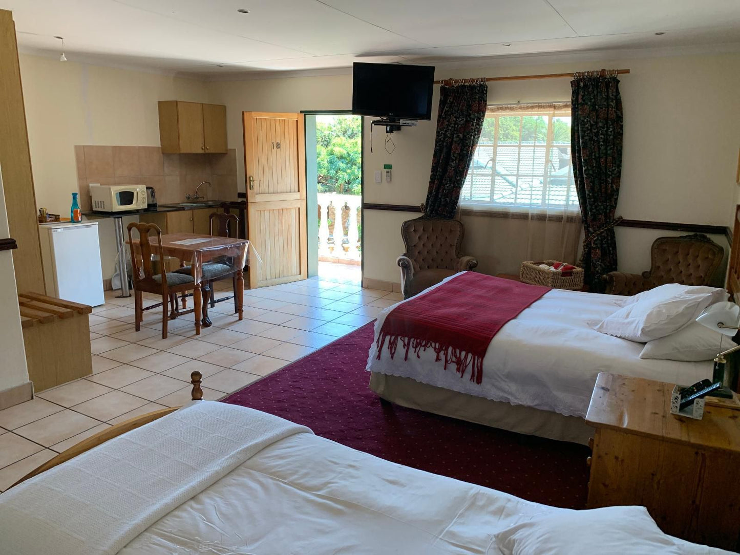 Alec Wright'S Guest Lodge, Deluxe Triple Rooms