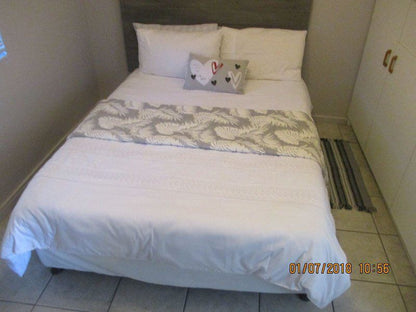 Alikreukel 24B Hartenbos Western Cape South Africa Cat, Mammal, Animal, Pet, Bedroom