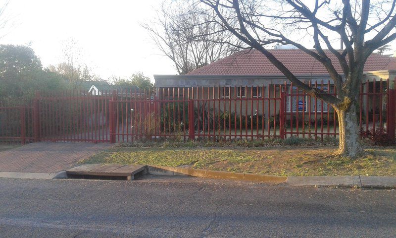 Allen Grove Self Catering Kempton Park Johannesburg Gauteng South Africa Unsaturated, Train, Vehicle, Gate, Architecture, House, Building