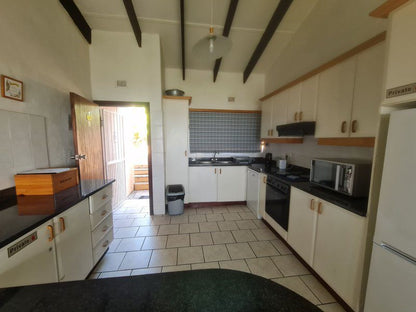 Allesreg Chalet E2 Manaba Beach Margate Kwazulu Natal South Africa Kitchen