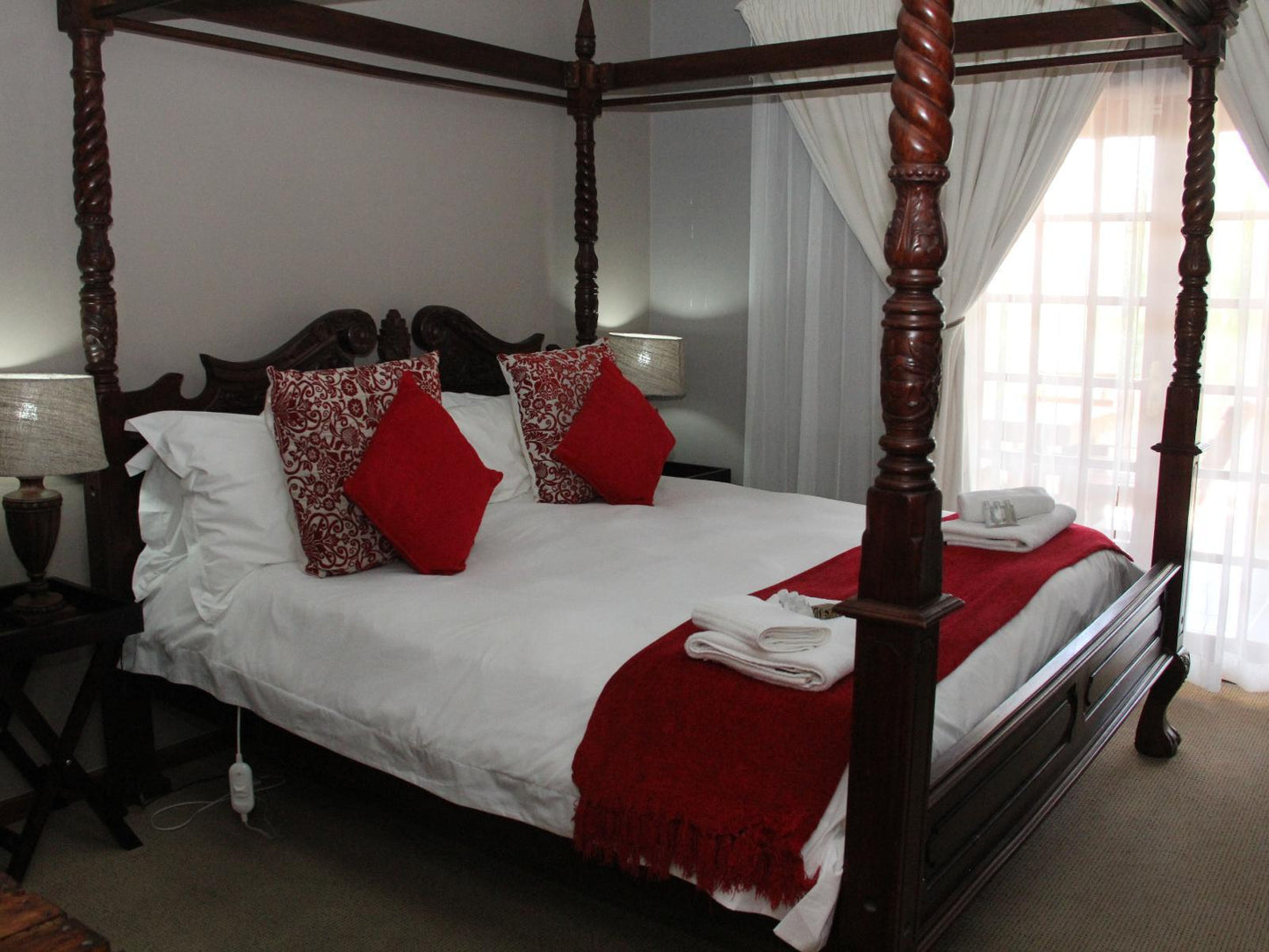 Luxury Queen Rooms @ Allianto Boutique Hotel