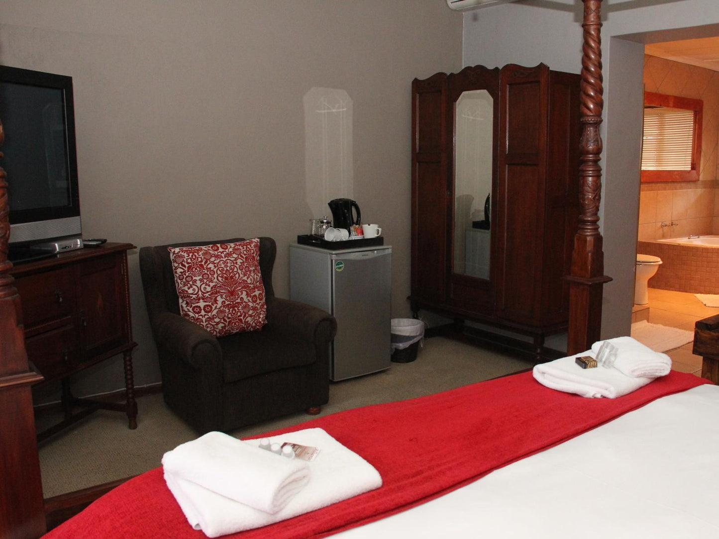 Luxury Queen Rooms @ Allianto Boutique Hotel