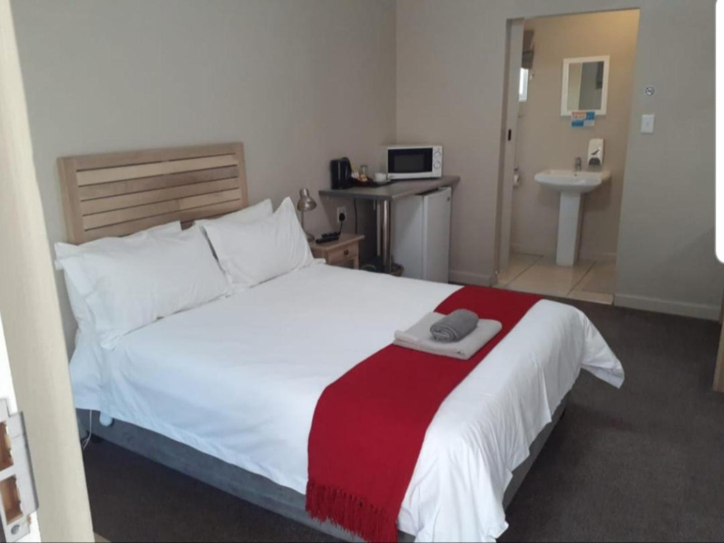 Double Rooms @ Aloes Guest House First On Camp Street