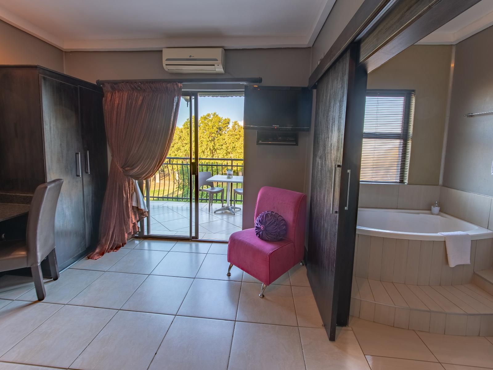 Altissimo Guesthouse, Double Room with Balcony