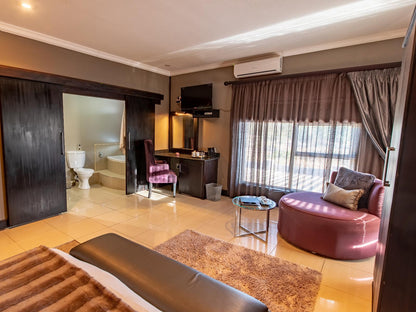 Luxury Queen Room @ Altissimo Guest House