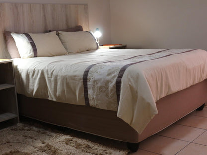 Amjicaja Guesthouse Tours & Rentals, Casa Self-catering-F1 - Walvis Bay, Bedroom