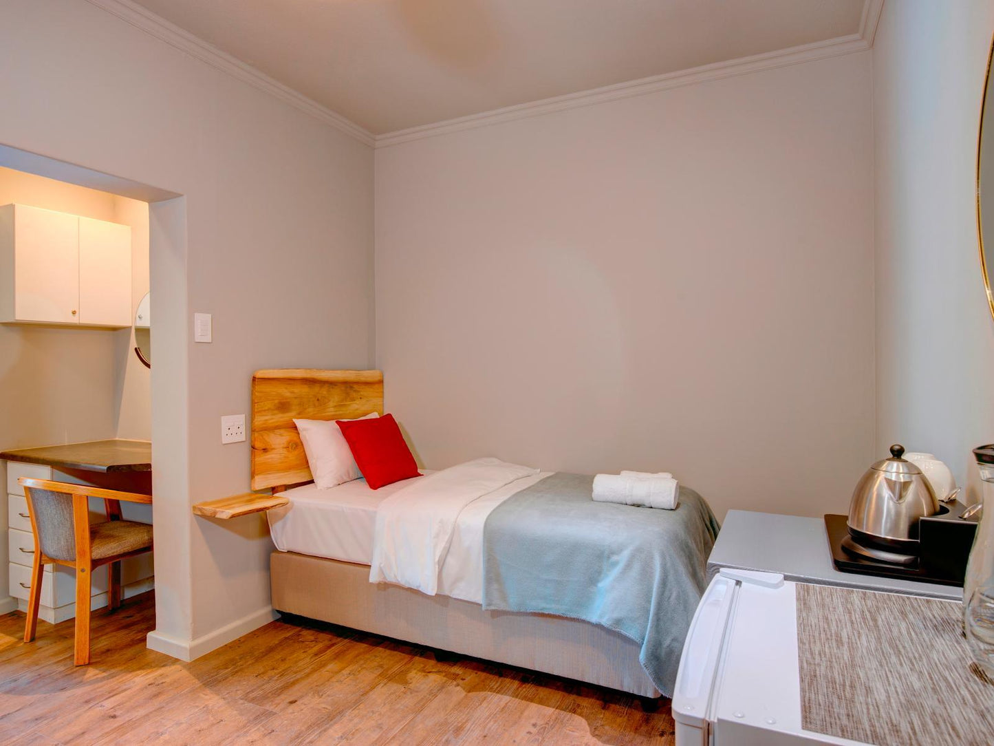 Room 2 Deluxe Queen with Single Bed @ Amour Guest House