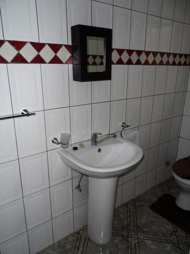 Selective Color, Bathroom, Anchor Guest Lodge, Yeoville, Johannesburg