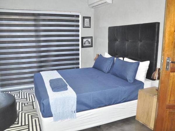 Deluxe Double Room with Balcony @ Anisa Guesthouse