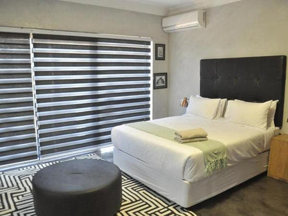 Deluxe Double Room with Balcony @ Anisa Guesthouse