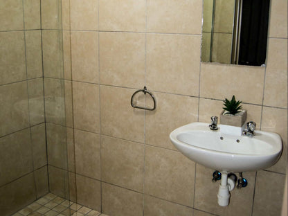 Aps Guesthouse, Single Room, Sepia Tones, Bathroom