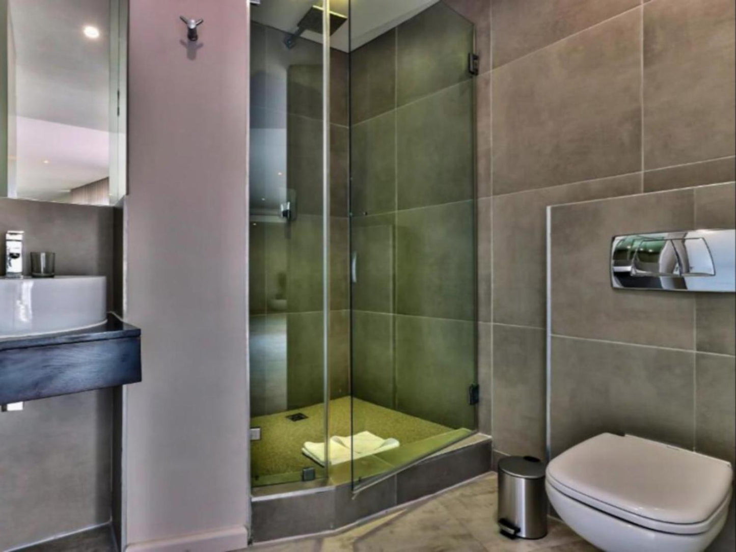 Four Bedroom Penthouse @ Aquarius Luxury Suites