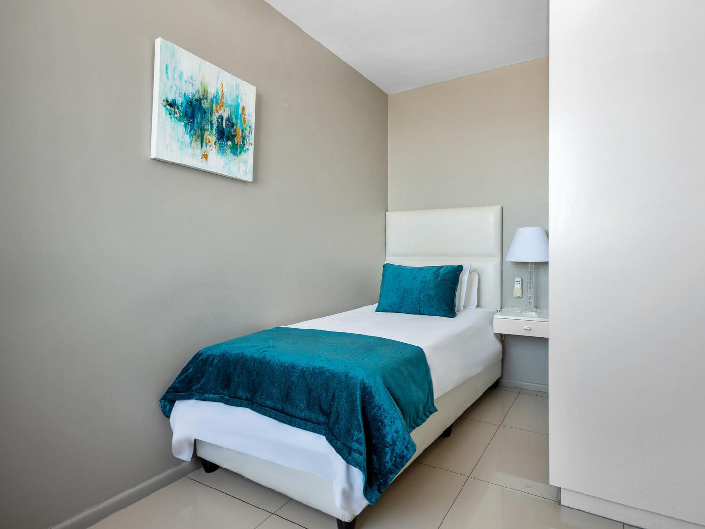 Three Bedroom Luxury Suite - 5 Sleeper @ Aquarius Luxury Suites