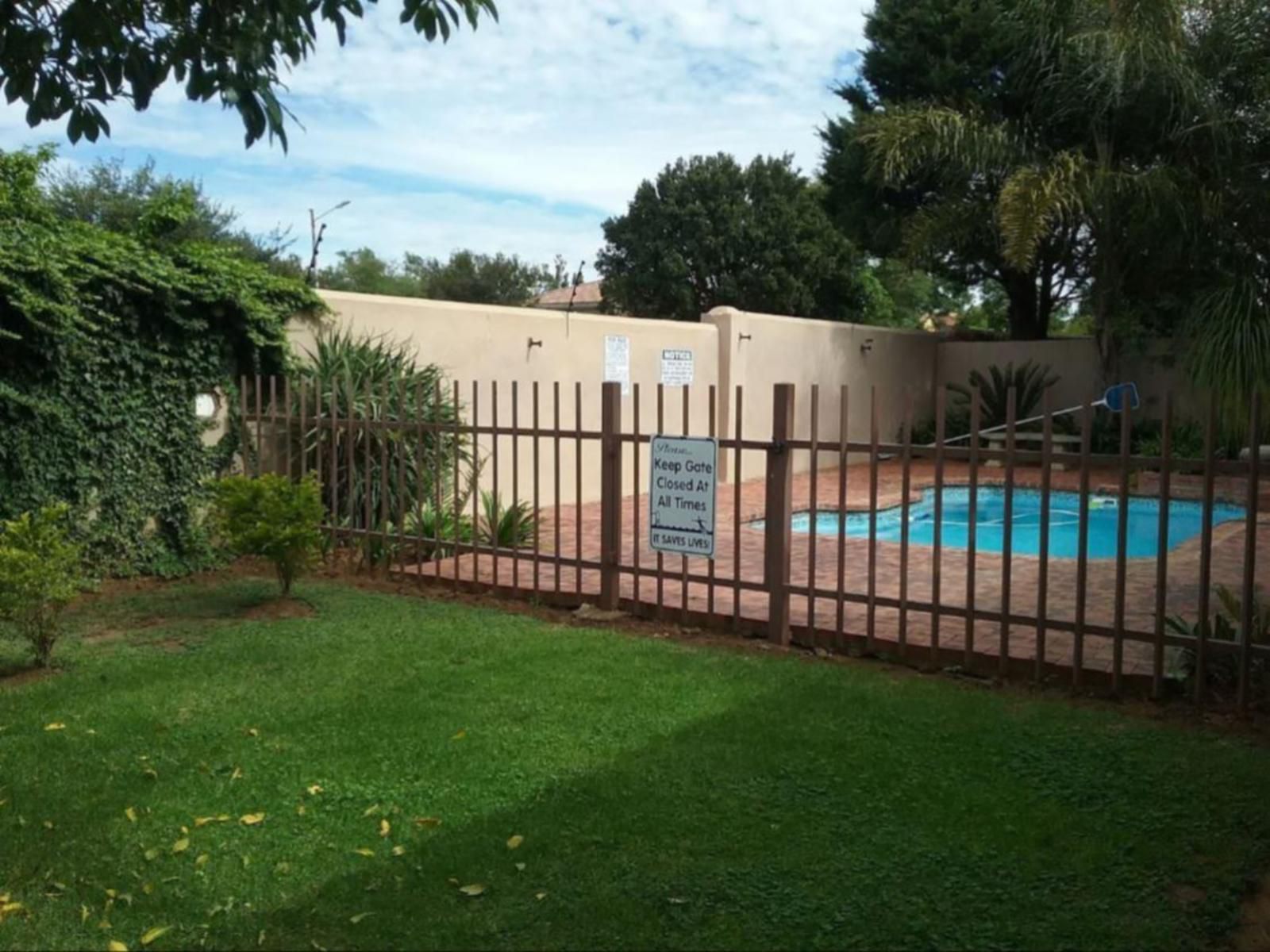 Arusha Lodge, Palm Tree, Plant, Nature, Wood, Garden, Swimming Pool