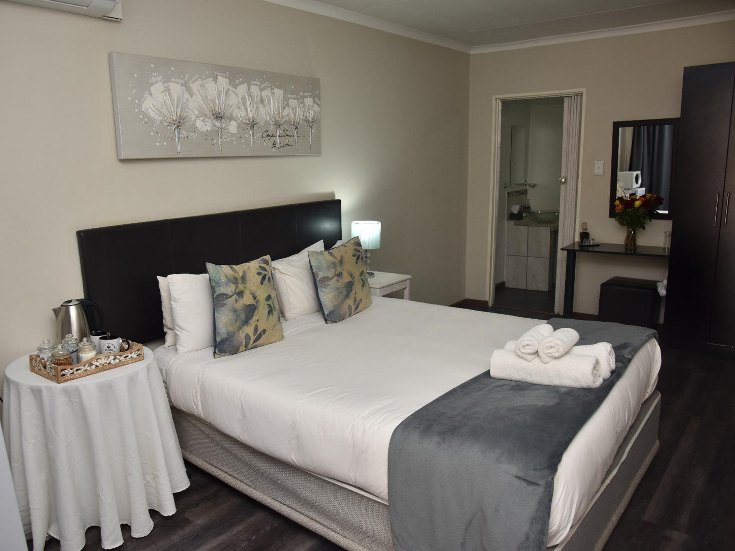 Luxury Queen room @ Arvella Guesthouse