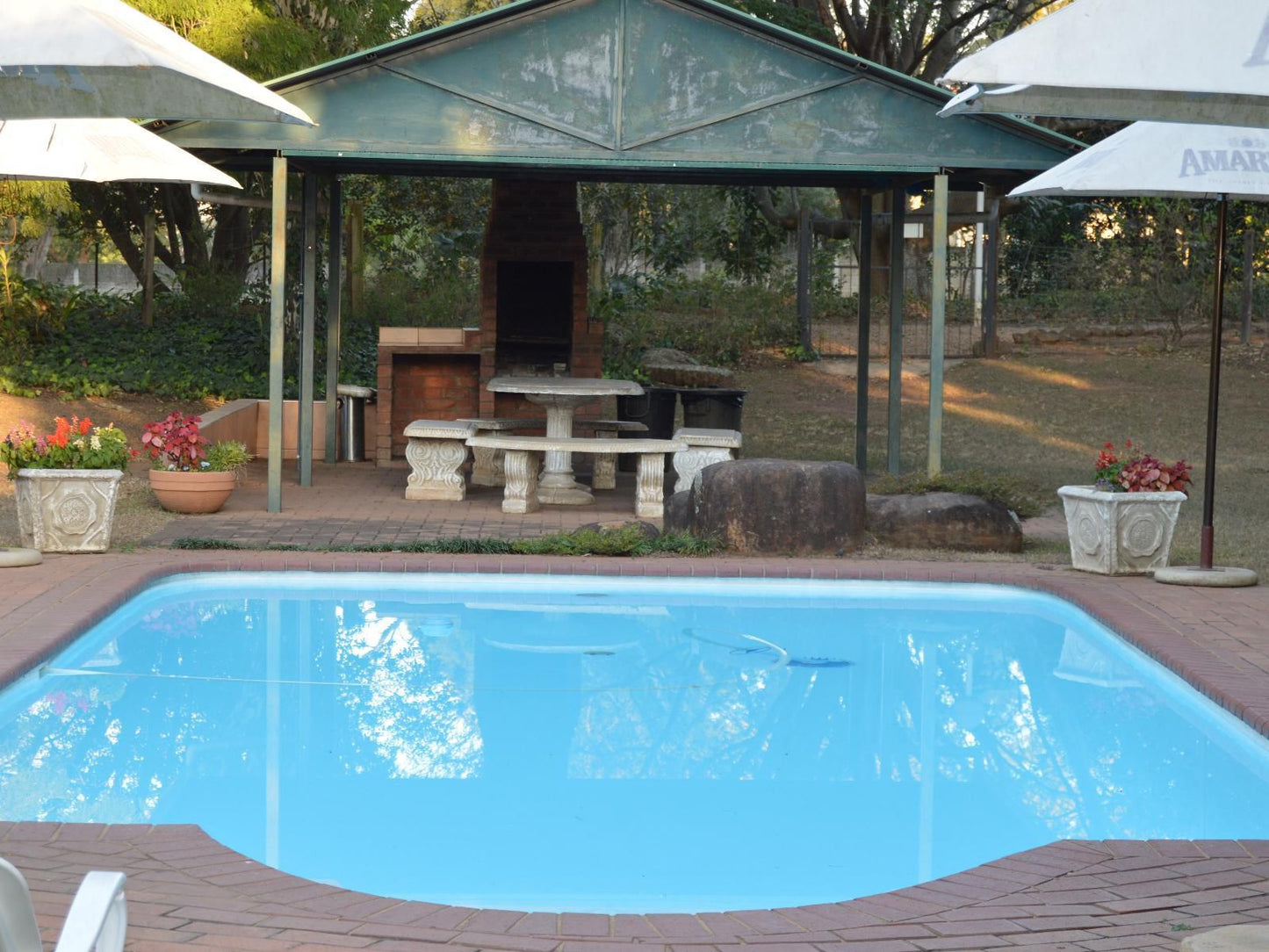 Ascot Inn, Swimming Pool