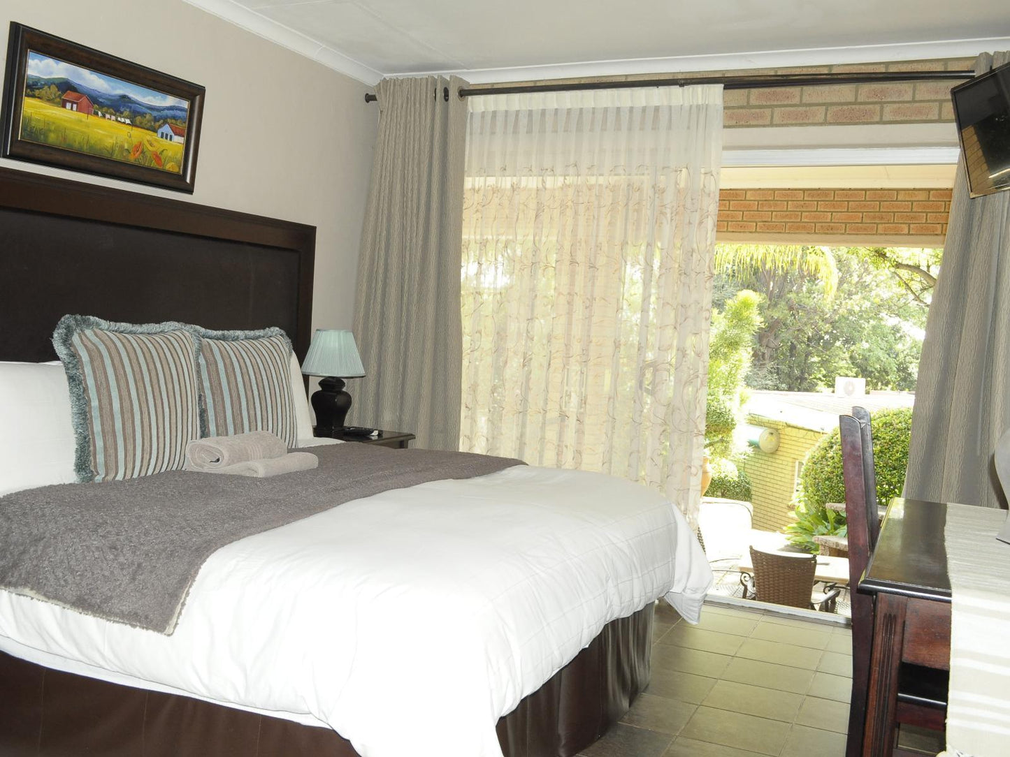 Luxury Rooms @ @ Home Guest House