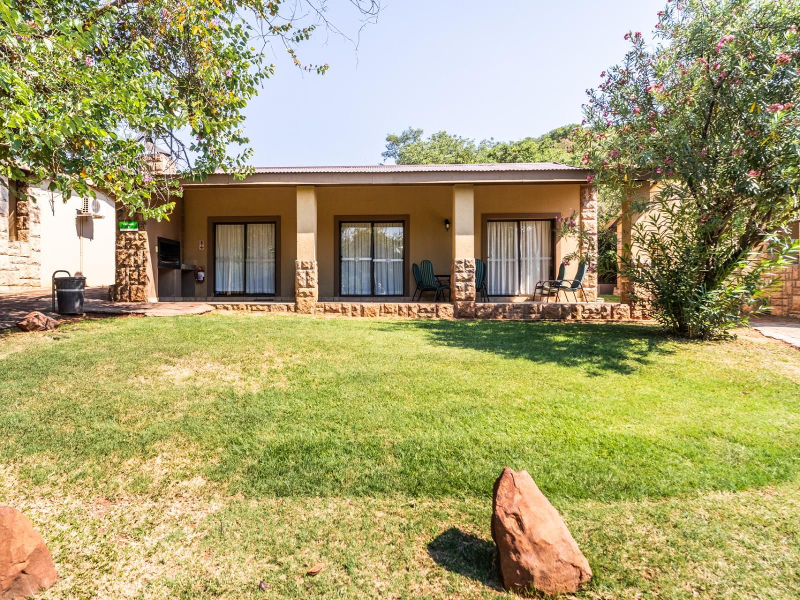 Atkv Klein-Kariba, 6 Sleeper Log Cabin (In the ravine), House, Building, Architecture