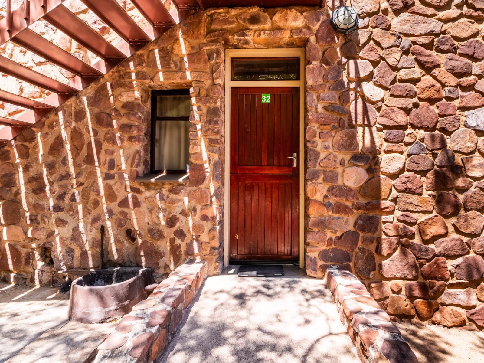 Atkv Klein-Kariba, 6 Sleeper Mountain Cabin 3* (Patio), Door, Architecture