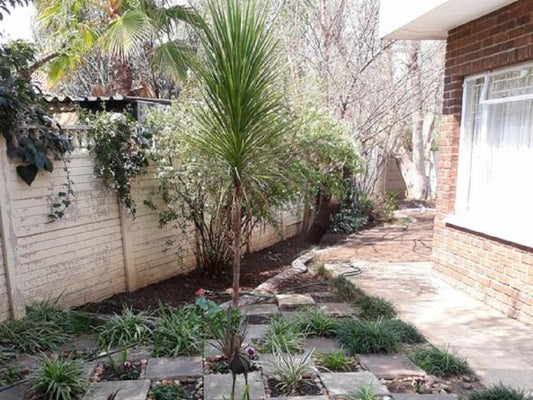 No 17 Guest House Fichardt Park Bloemfontein Free State South Africa House, Building, Architecture, Plant, Nature, Brick Texture, Texture, Garden