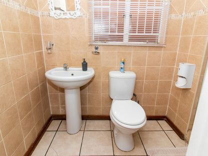 No 17 Guest House Fichardt Park Bloemfontein Free State South Africa Bathroom