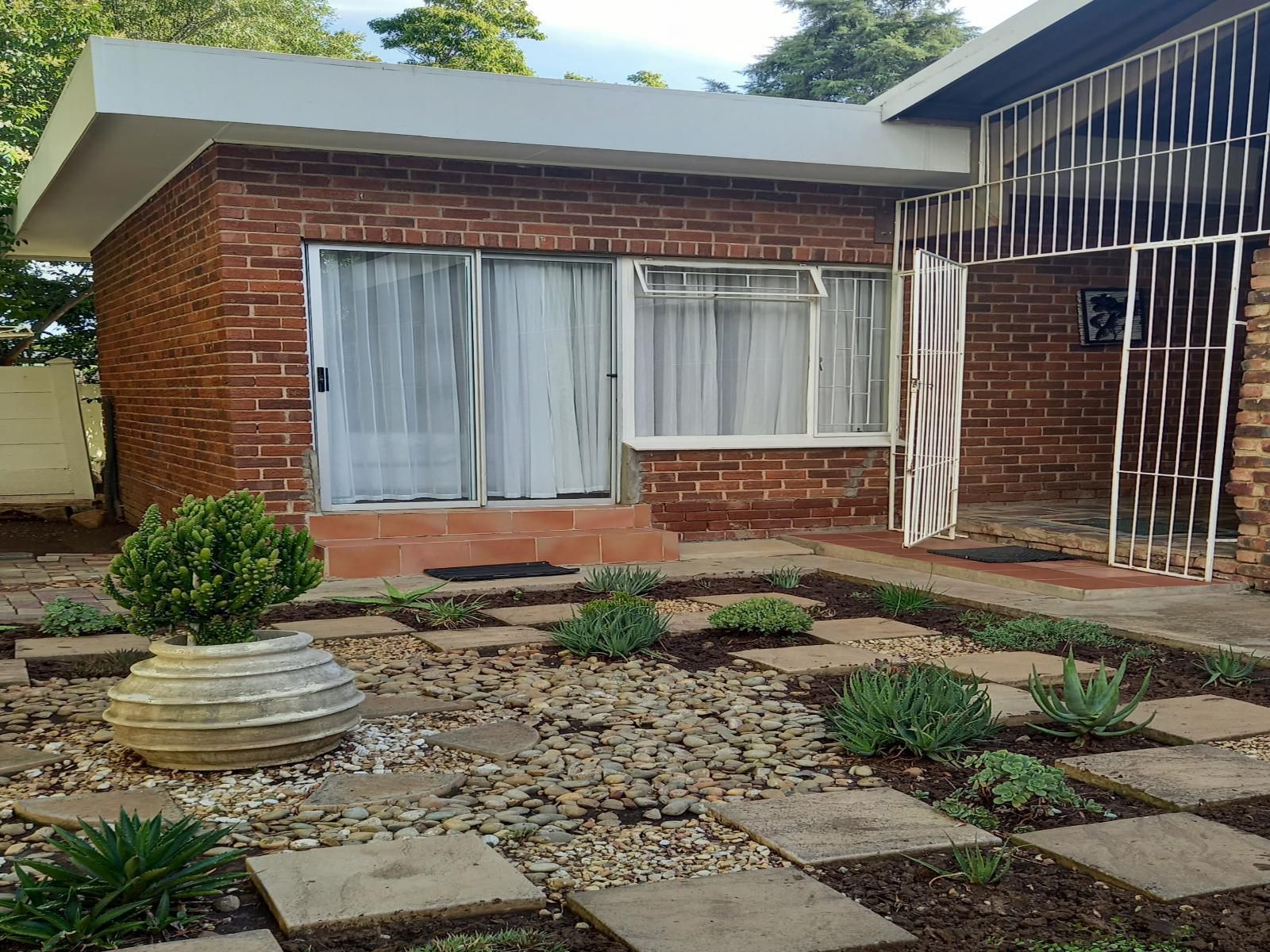 No 17 Guest House Fichardt Park Bloemfontein Free State South Africa House, Building, Architecture, Brick Texture, Texture, Garden, Nature, Plant