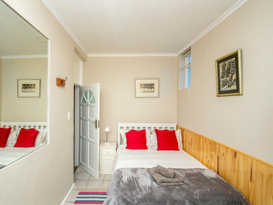 Cottage 1 - Budget Single Room @ At Villa Garda B&B