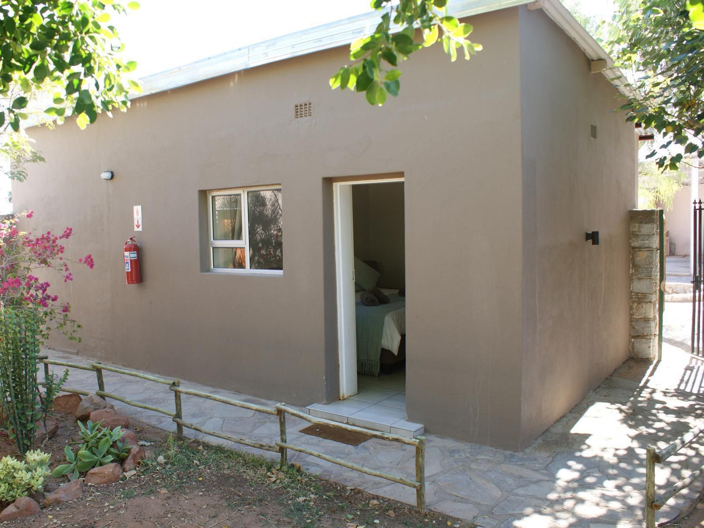 Auld Casa Guesthouse, House, Building, Architecture