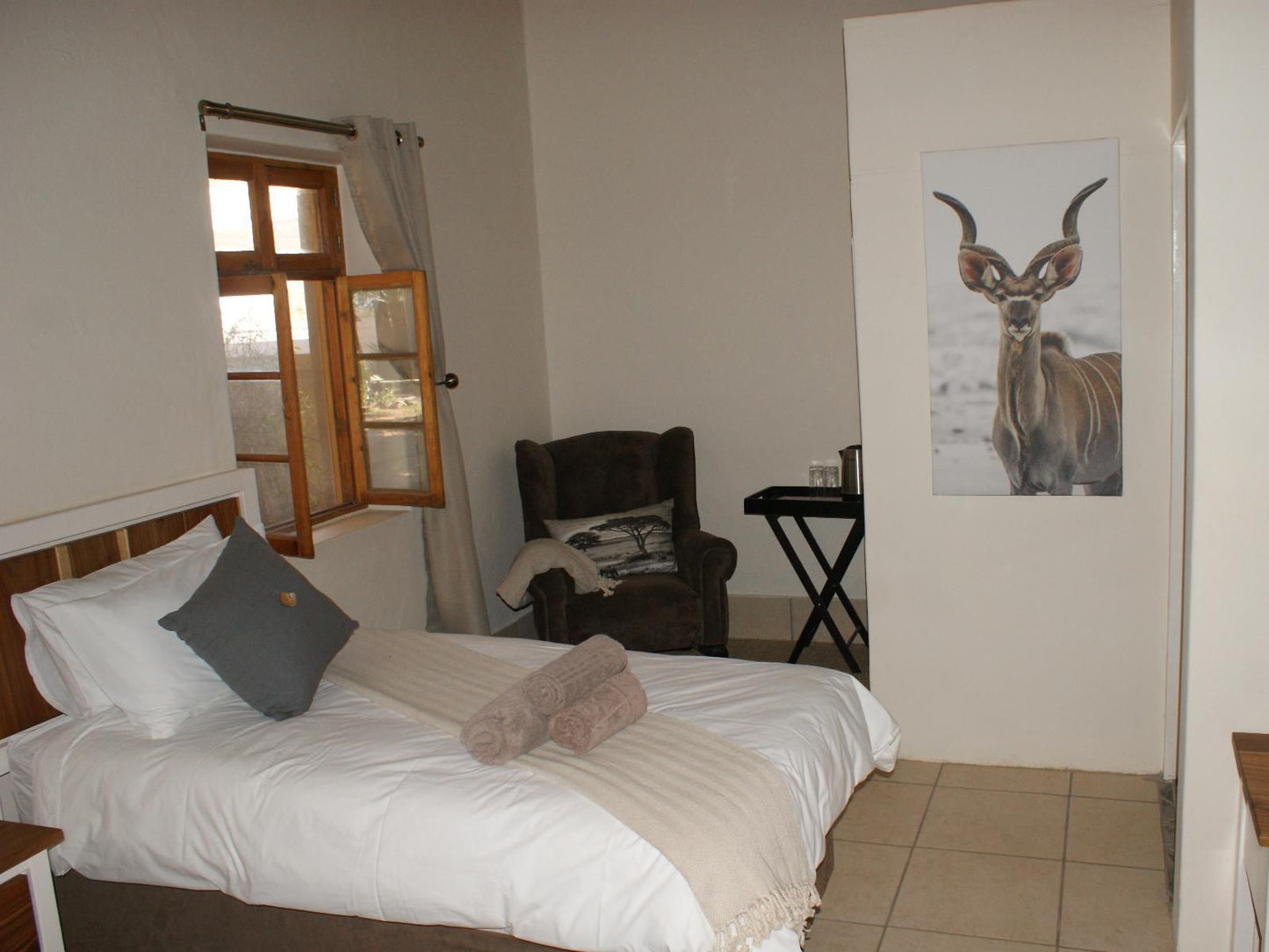 Auld Casa Guesthouse, Double Rooms, Sepia Tones, Bedroom