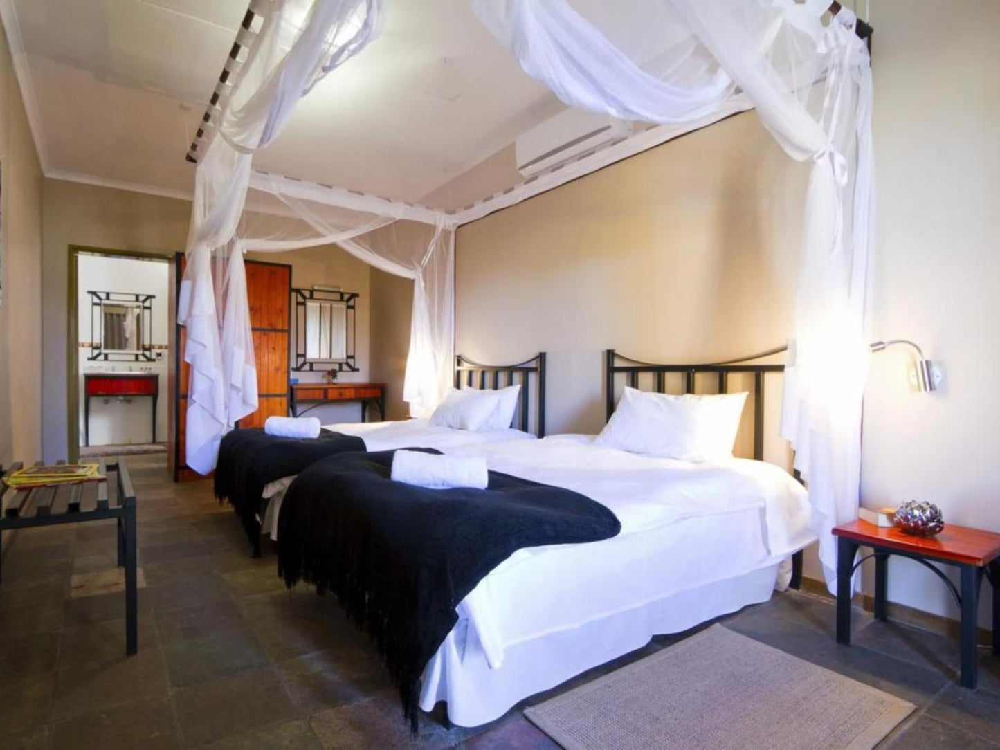 Auob Country Lodge, Interleading Family Room (5pax), Bedroom