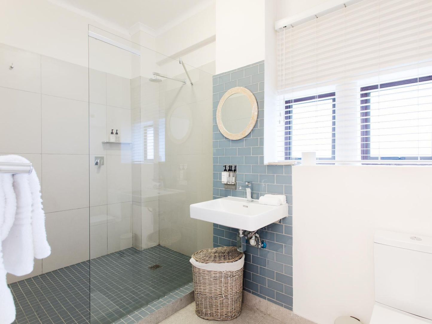 Exquisite Cape Town Apartment 7 @ Avenue One Apartments