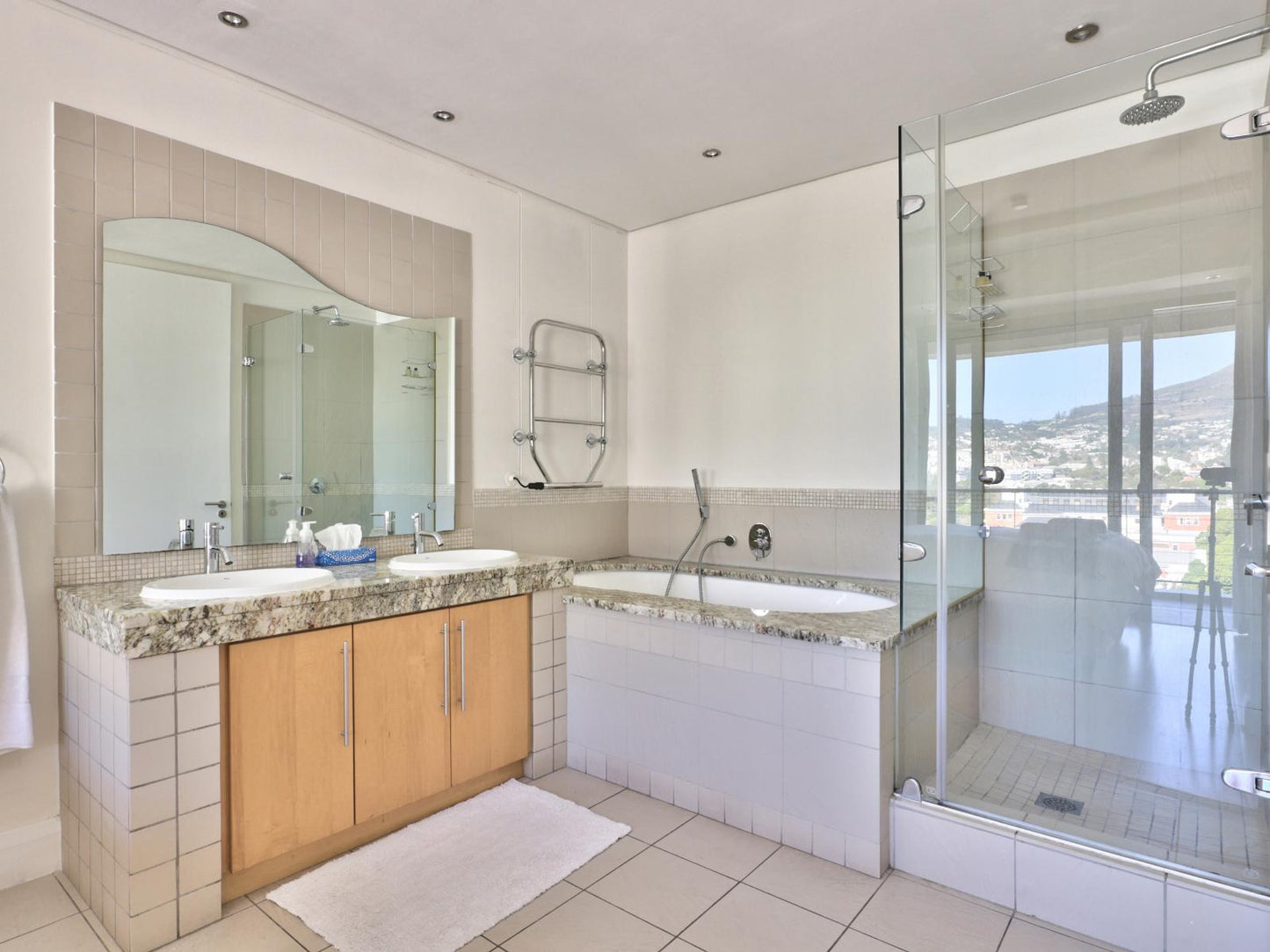 Stunning Cape Town City Apartment @ Avenue One Apartments