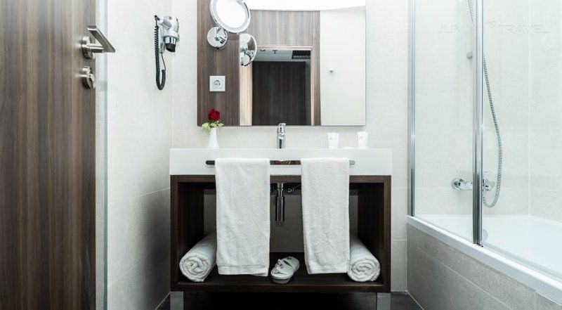 Az Hotel Le Montana Riviera Pretoria Tshwane Gauteng South Africa Unsaturated, Bathroom