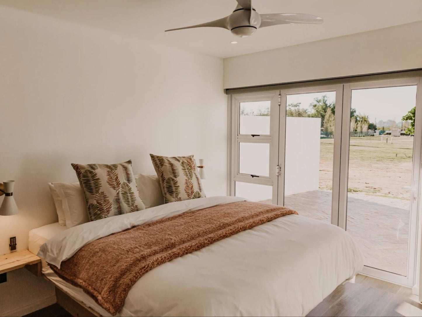 Back 9 Guest House, Luxury Holiday Home, Sepia Tones, Bedroom