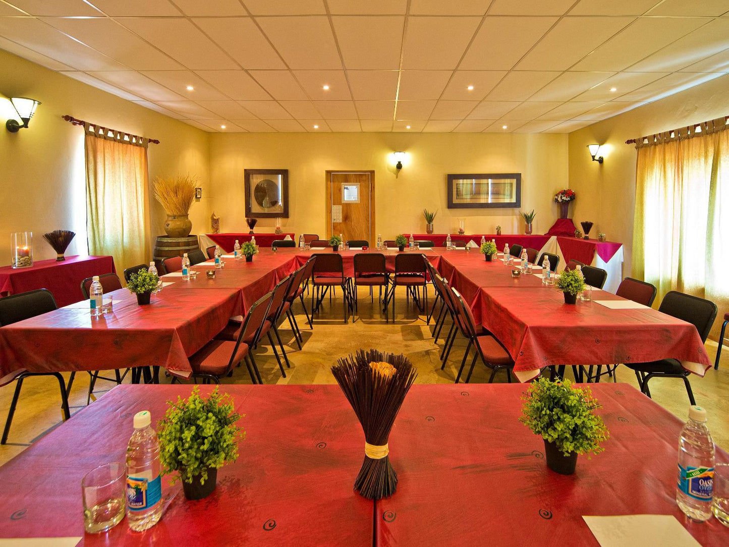 Bahnhof Hotel Aus, Colorful, Place Cover, Food, Restaurant, Seminar Room