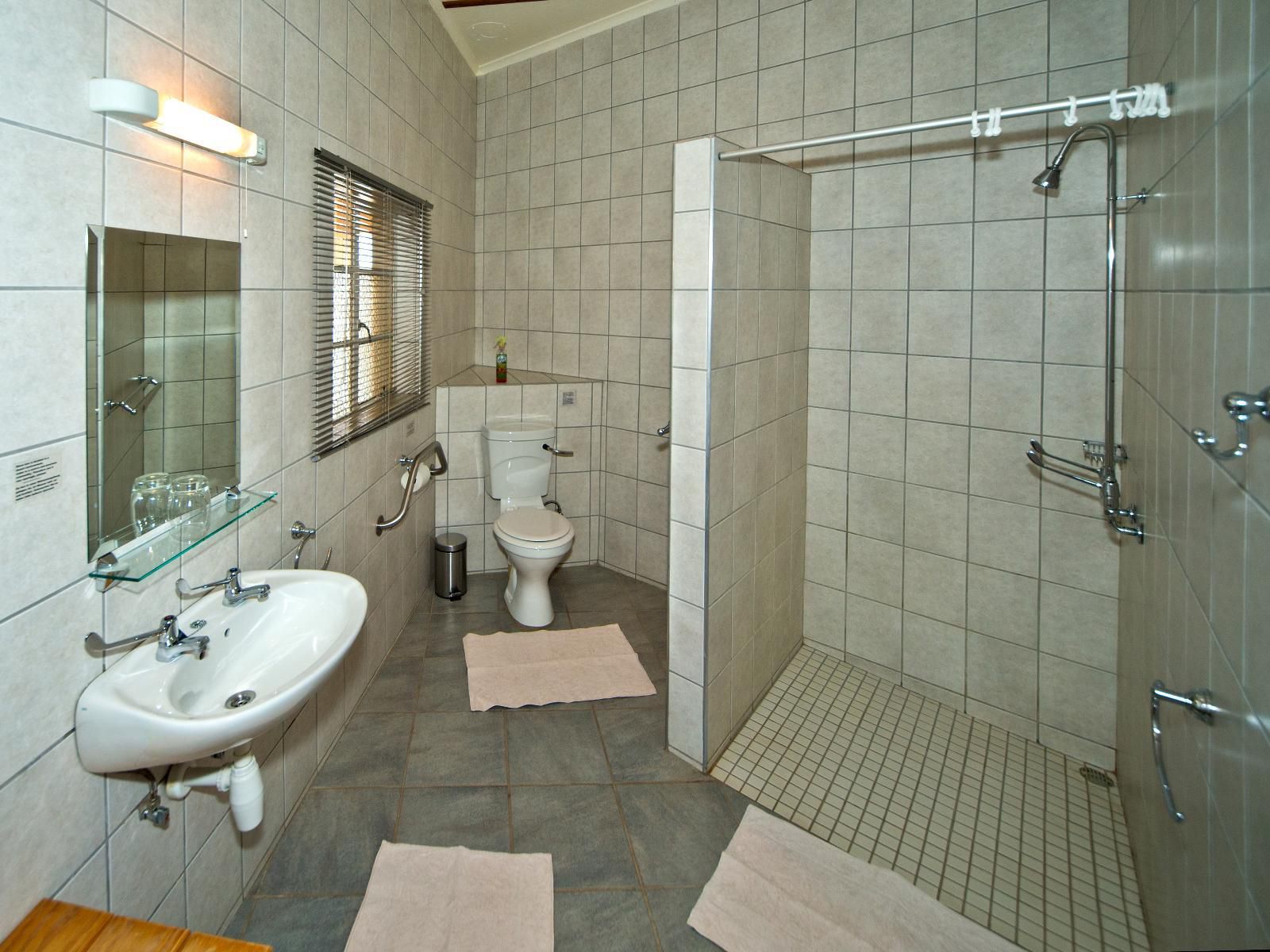 Bahnhof Hotel Aus, Wheelchair friendly room, Bathroom