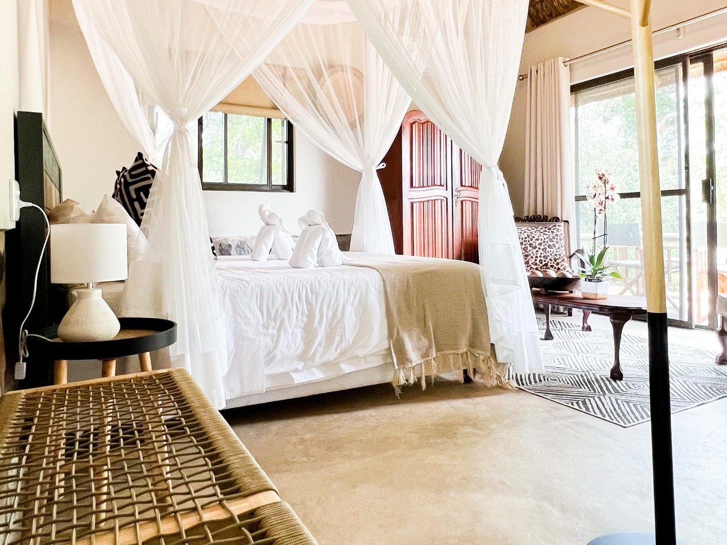 Riverside Honeymoon Suite @ Baluleni Safari Lodge