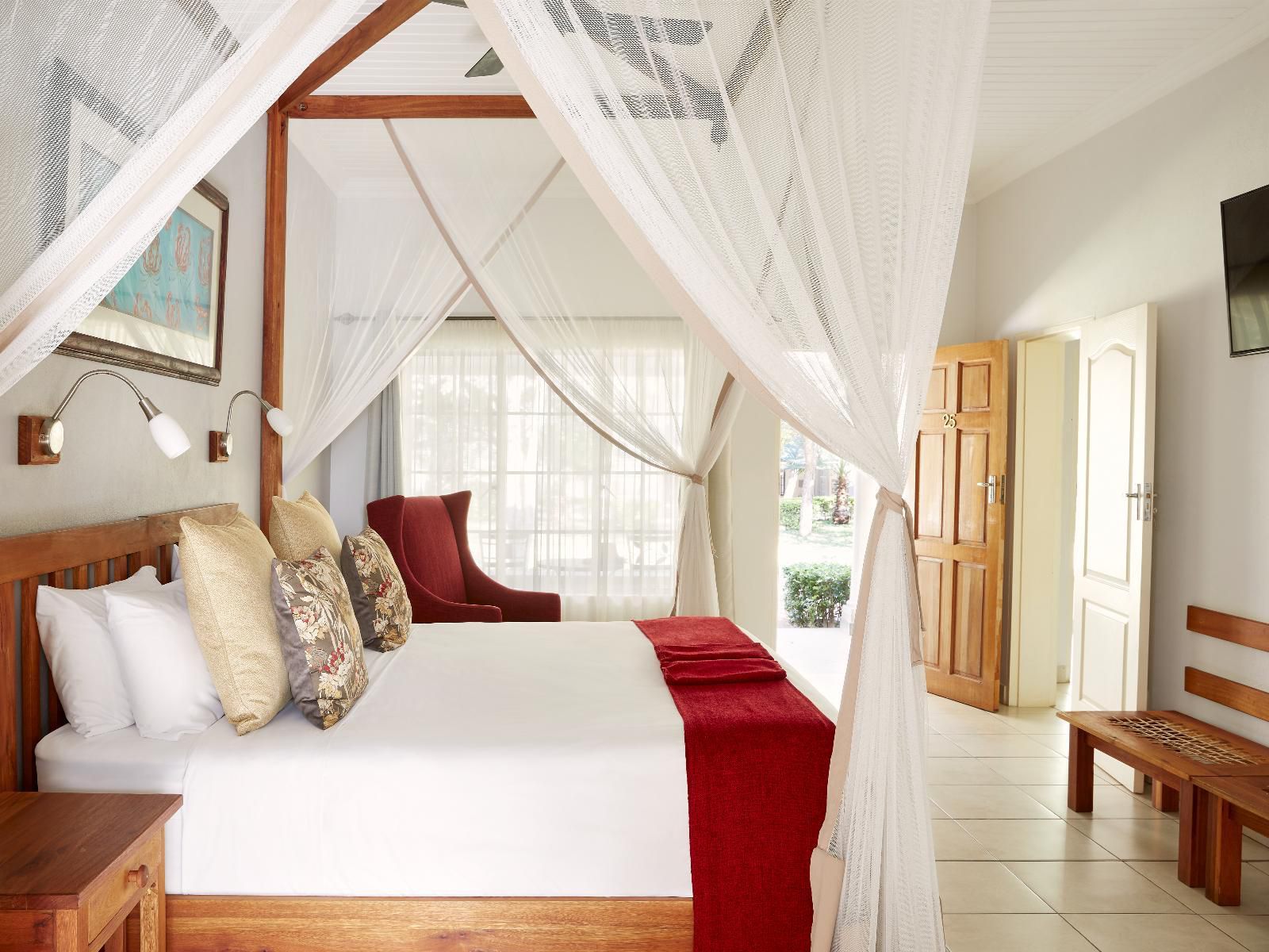 Batonka Guest Lodge, Pool View, Bedroom