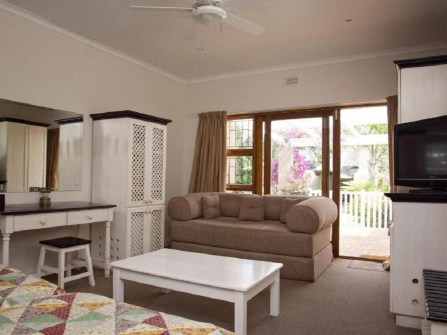 Bayside Guest House, Twin, Living Room