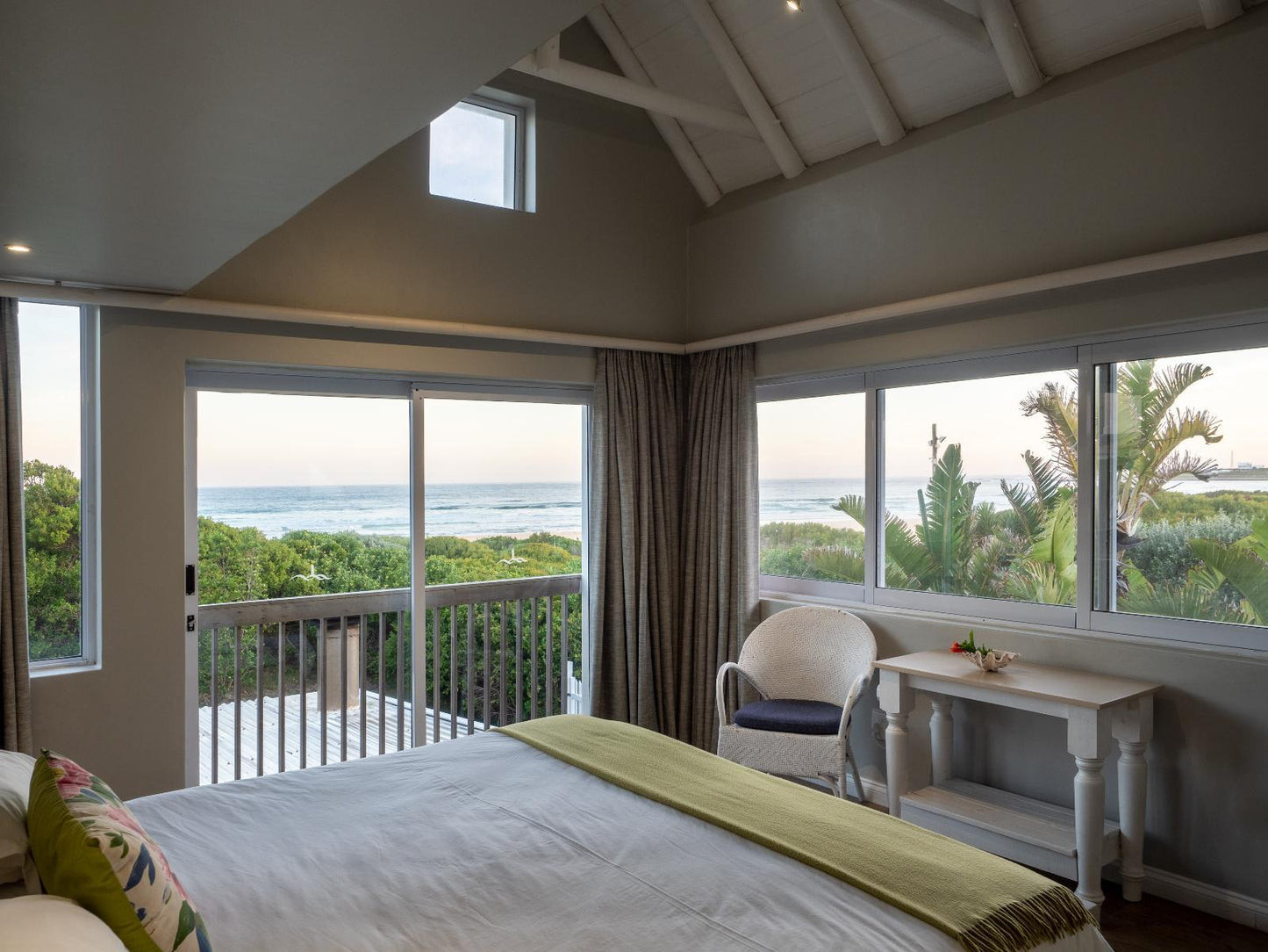 4 Bedroom Villa on the beach @ Beach Break Guest Houses And Villas