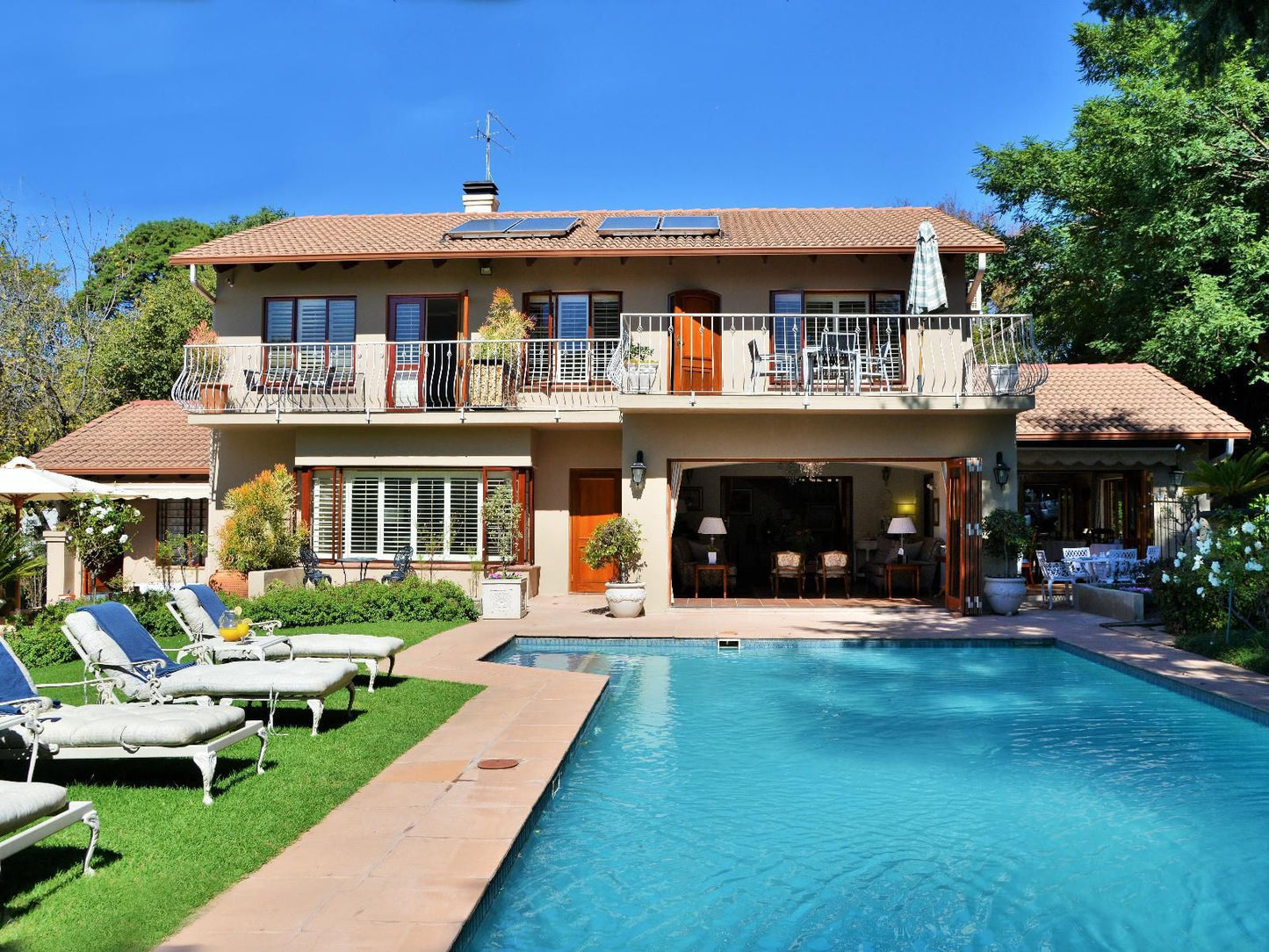 Bellgrove Guest House Sandton, House, Building, Architecture, Swimming Pool