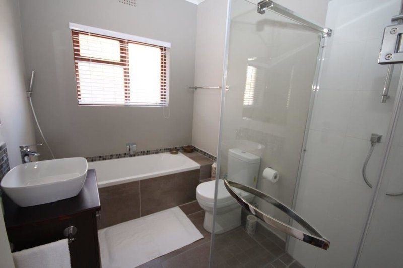 Bergroos Bettys Bay Western Cape South Africa Unsaturated, Bathroom